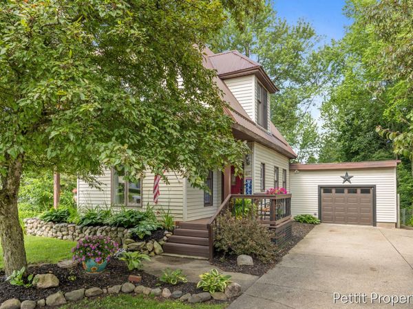 417 S Stewart Avenue, Fremont, MI 49412
