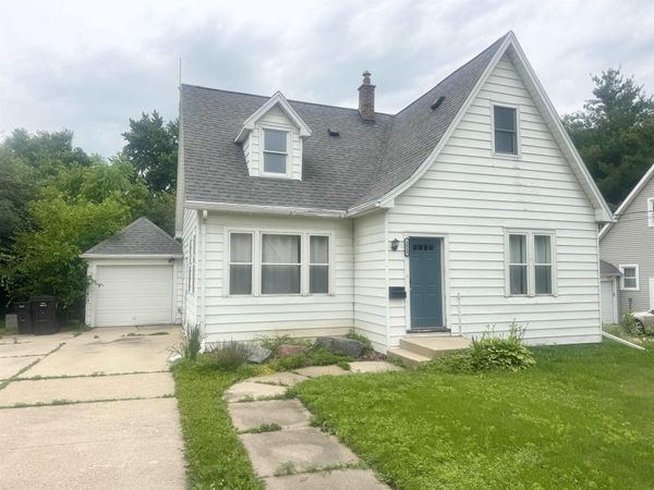 1015 College Street , Cedar Falls, IA 50613