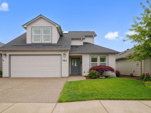 762 SE Saint Andrews Ln, Dallas, OR 97338
