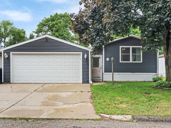 82 Falling Creek CIRCLE, Janesville, WI 53548