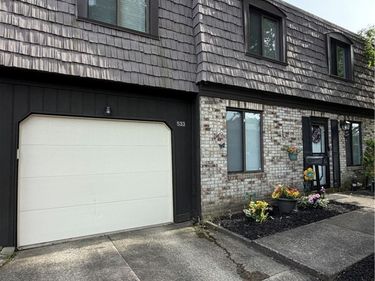 533 Tollis Parkway, Unit 1-02, Broadview Heights, OH 44147
