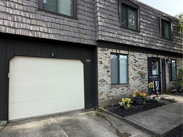 533 Tollis Parkway , Unit 1-02, Broadview Heights, OH 44147