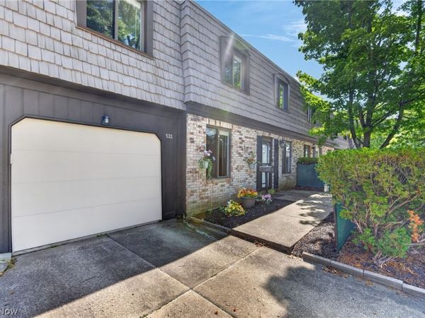 533 Tollis Parkway, Unit 1-02, Broadview Heights, OH 44147