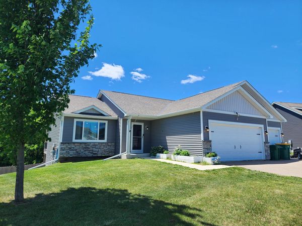 917 Mulberry Avenue NE, Montgomery, MN 56069