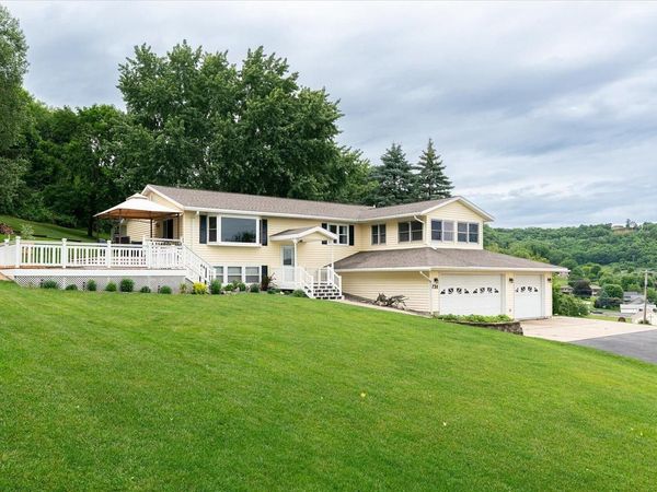 731 4th STREET N, La Crescent, MN 55947