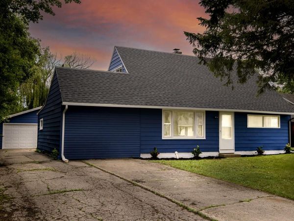 6908 W Allerton AVENUE, Greenfield, WI 53220