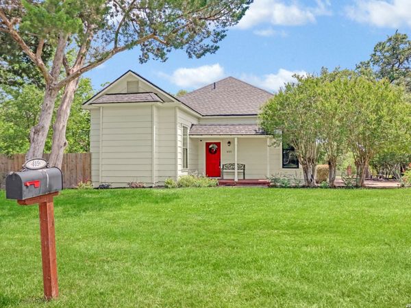 605 E Donegan, Seguin, TX 78155