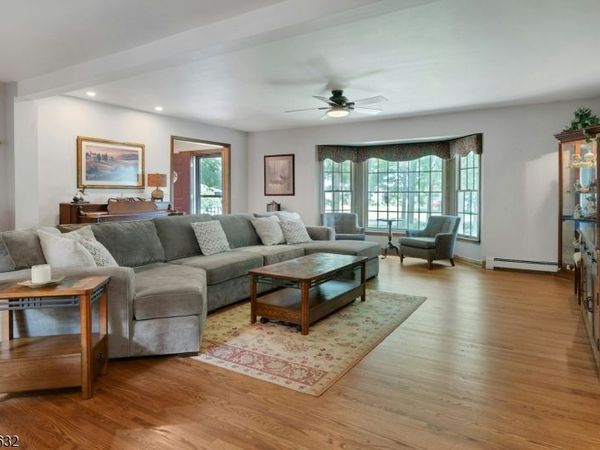20 Lark Ln, Jefferson, NJ 07438
