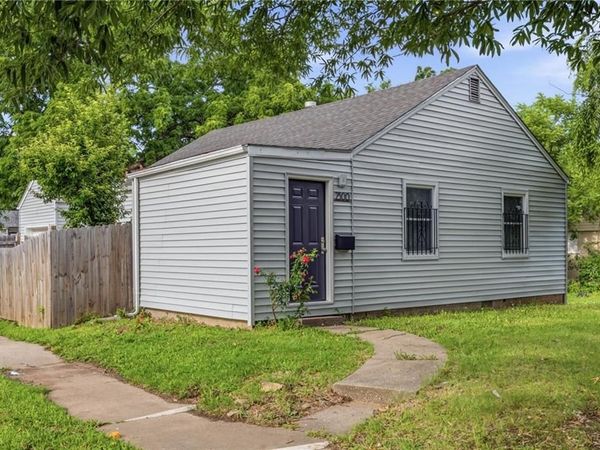2300 E 55th Street, Kansas City, MO 64130