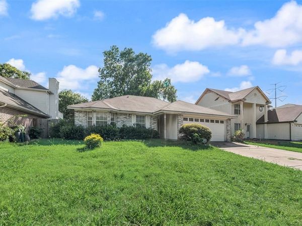6010 Maple Leaf Drive, Arlington, TX 76017