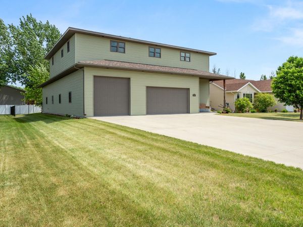 606 3 Street E, Horace, ND 58047