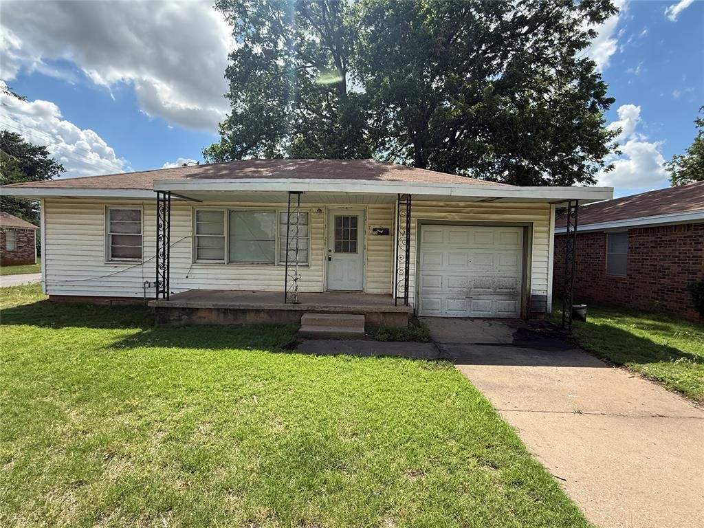 728 S 2nd Street, Chickasha, OK 73018 Main Photo