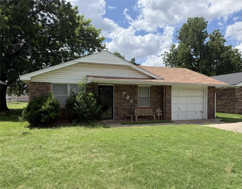 726 S 2nd Street, Chickasha, OK 73018 Main Photo