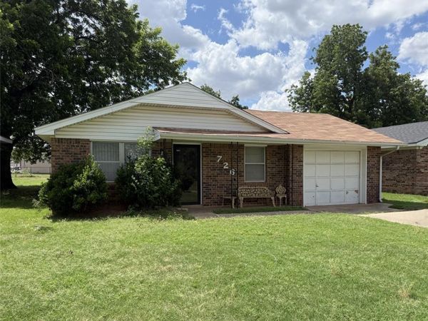 726 S 2nd Street, Chickasha, OK 73018