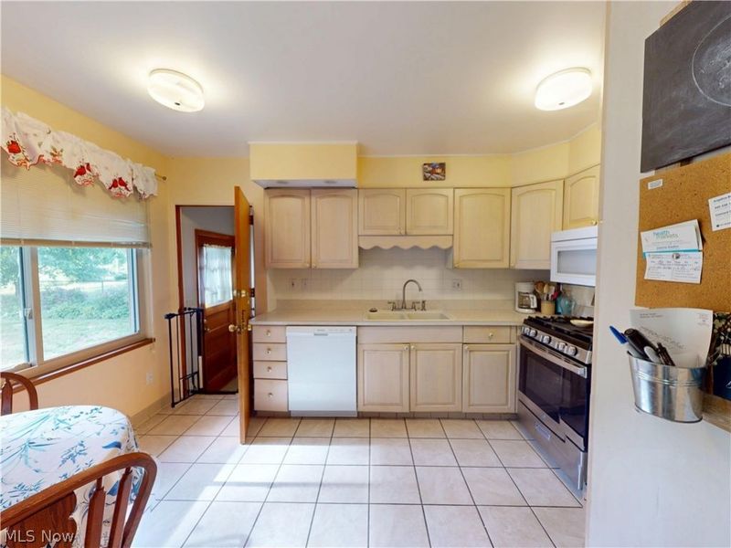 2068 Green Road, Madison, OH 44057 Photo 13
