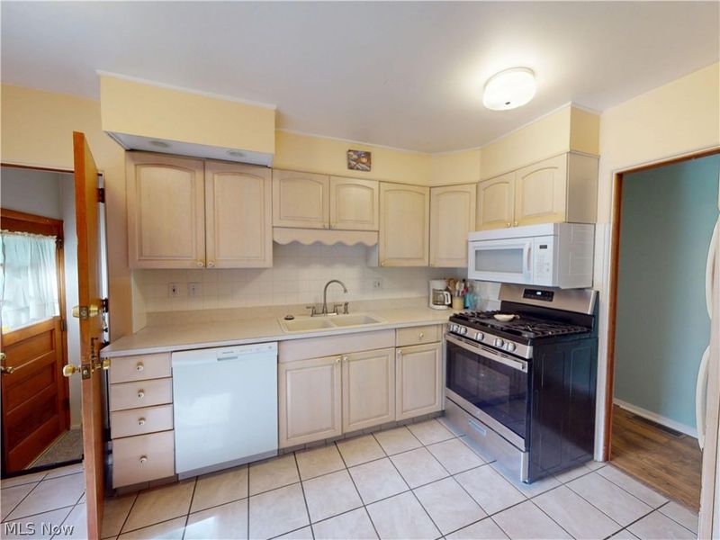 2068 Green Road, Madison, OH 44057 Photo 14
