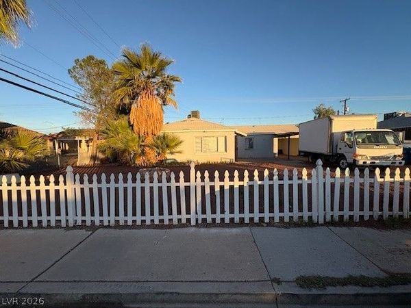 425 Bedford Road , Las Vegas, NV 89107