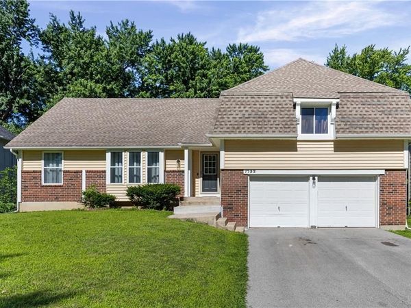 7732 Westgate Drive, Lenexa, KS 66216