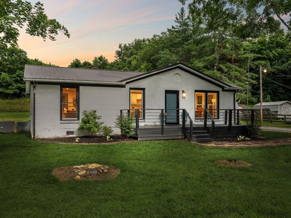 2632 Owens Dr, Santa Fe, TN 38482