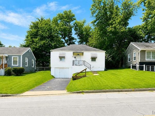 9934 Lackland Road, Overland, MO 63114