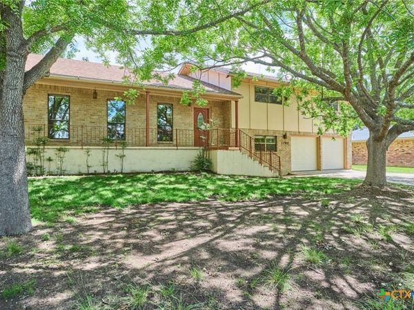 1702 Susan Drive , Kerrville, TX 78028