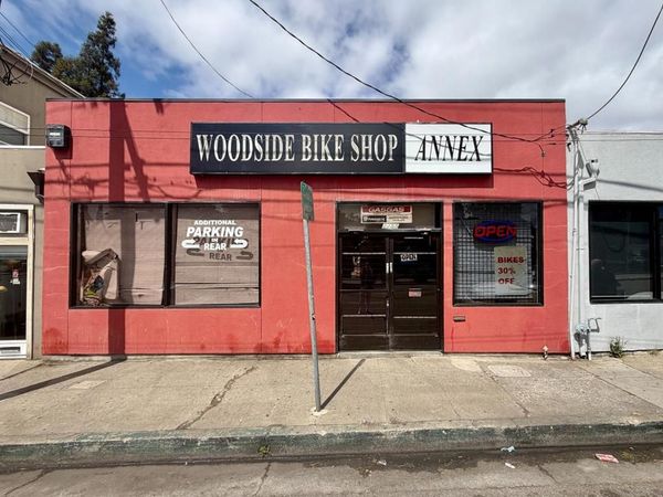 2751 El Camino Real , Redwood City, CA 94061
