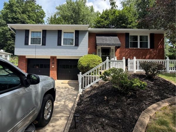 556 Sangree Rd , Pittsburgh, PA 15237