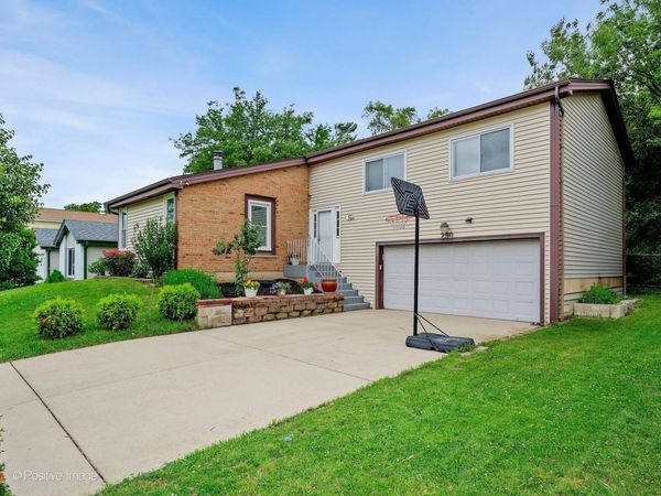 290 LOVELAND Drive , Glendale Heights, IL 60139