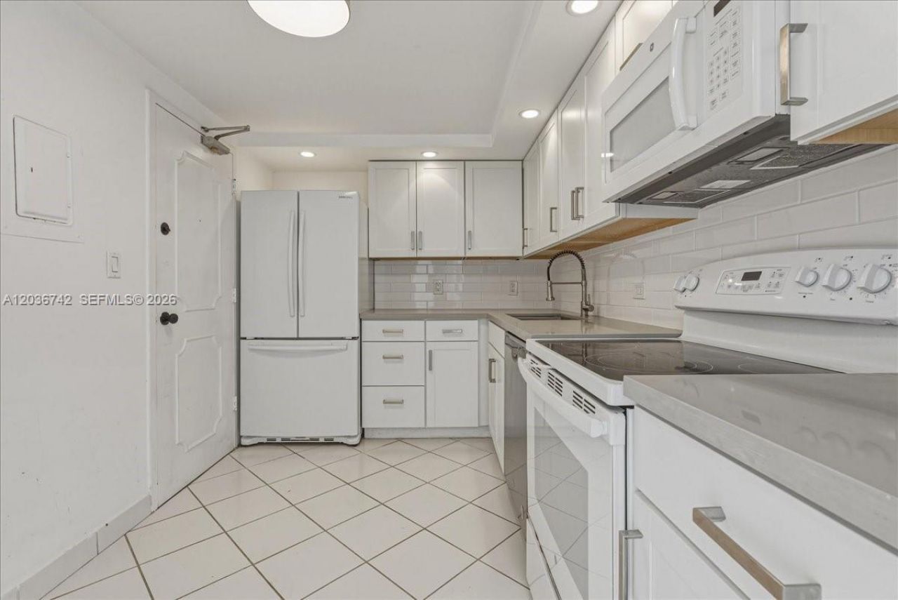 9381 E Bay Harbor Dr, Unit 404S, Bay Harbor Islands, FL 33154 Photo