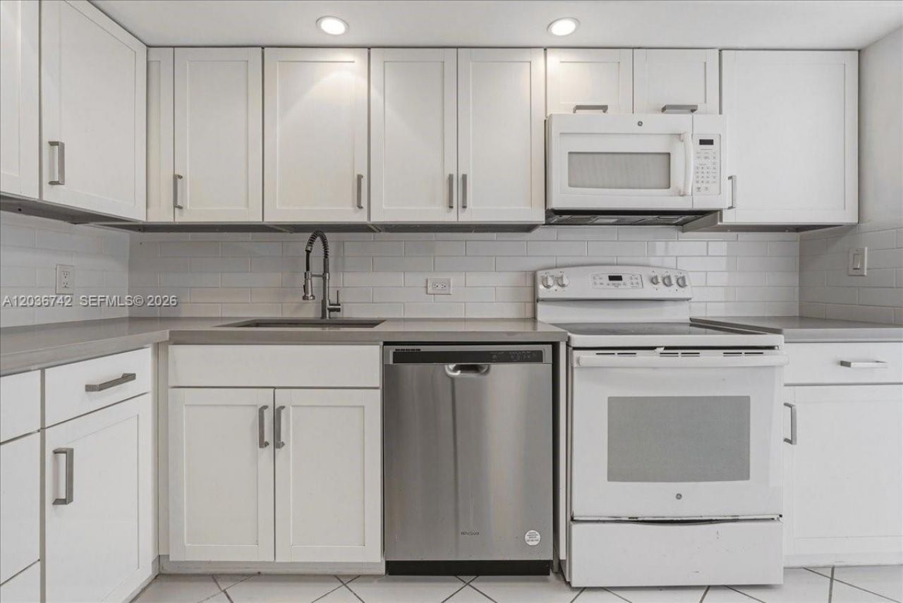 9381 E Bay Harbor Dr, Unit 404S, Bay Harbor Islands, FL 33154 Photo