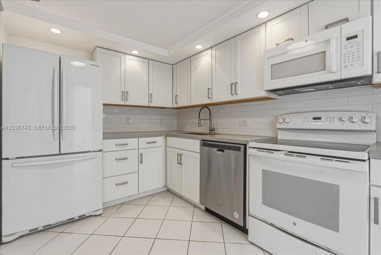 9381 E Bay Harbor Dr, Unit 404S, Bay Harbor Islands, FL 33154 Photo