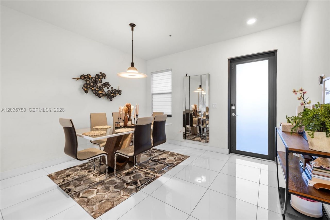 7925 NW 104th Ave , Unit 21, Doral, FL 33178 Photo