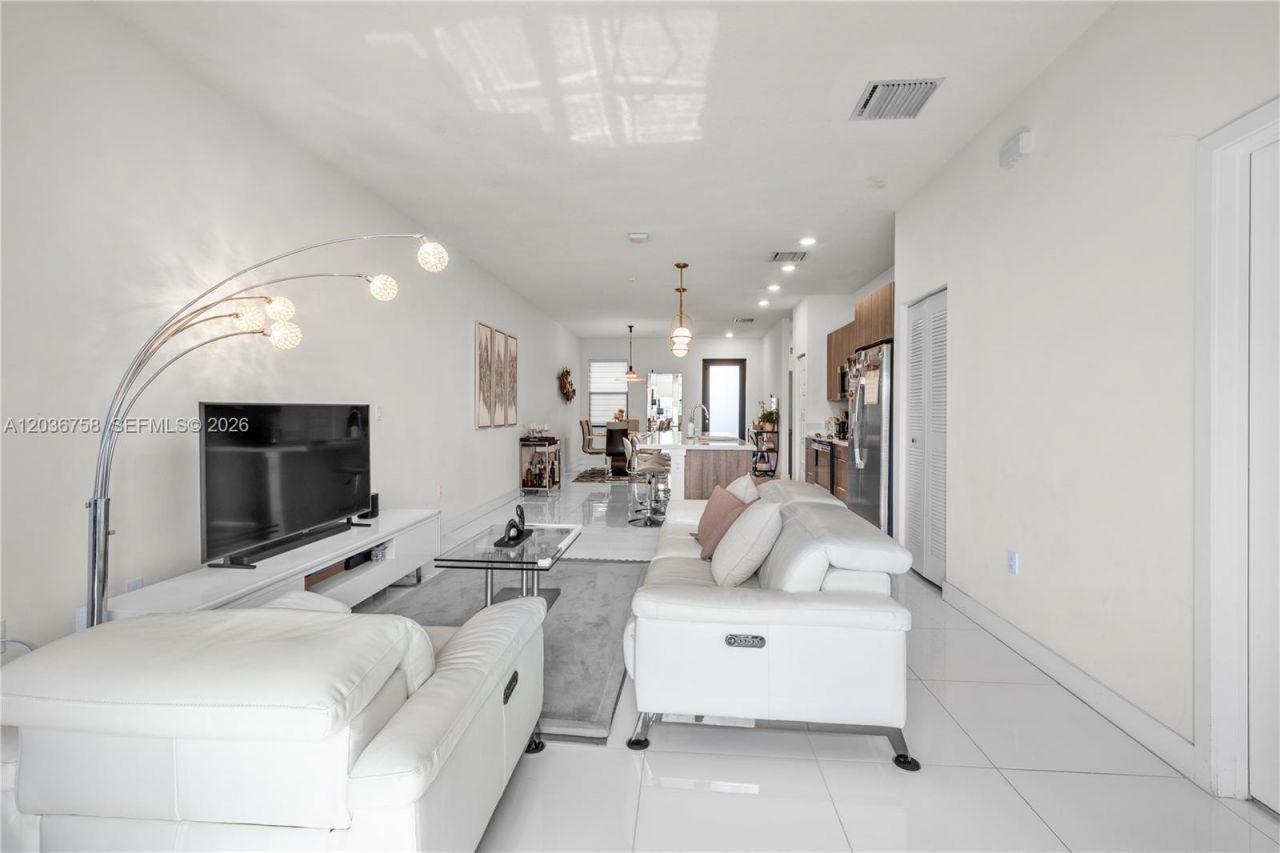 7925 NW 104th Ave , Unit 21, Doral, FL 33178 Photo