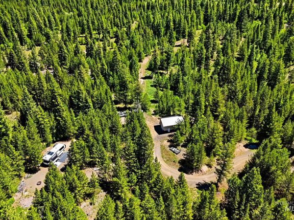 5 Laurins Ln, Cascade, ID 83611