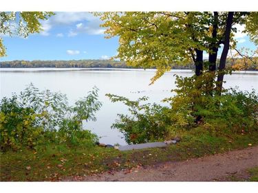 1 Raccoon Road , North Oaks, MN 55127