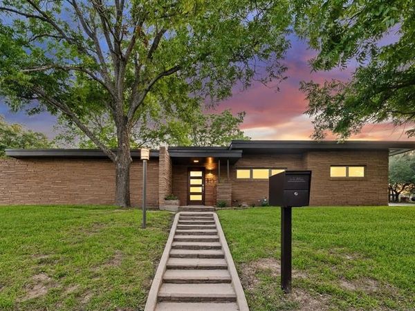 511 Sunset Street , Clifton, TX 76634