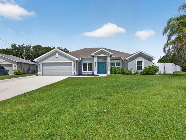 6748 NW Mamie Court, Port St. Lucie, FL 34983
