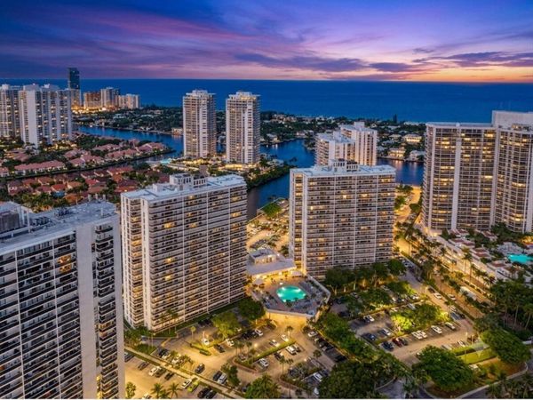 3701 N Country Club Drive, Unit 404, Aventura, FL 33180