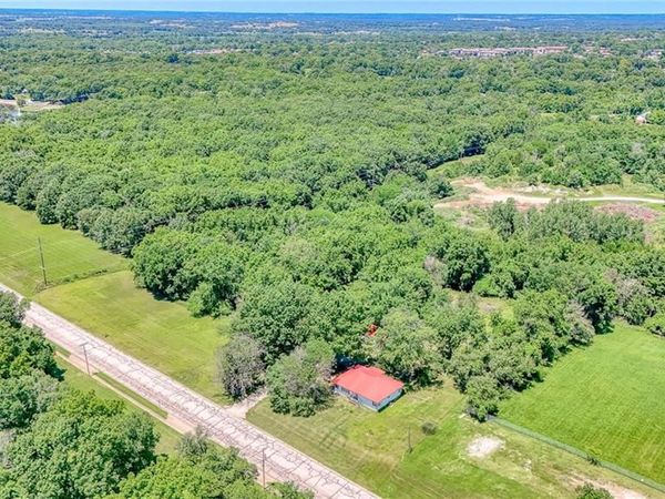 209 W Hale Lake Road, Warrensburg, MO 64093