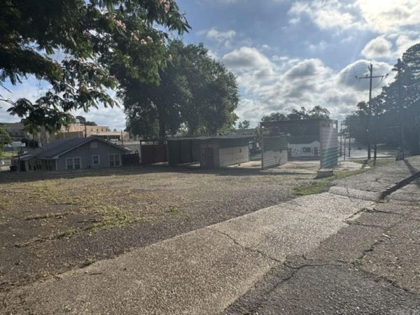 170 California Ave, Camden, AR 71701
