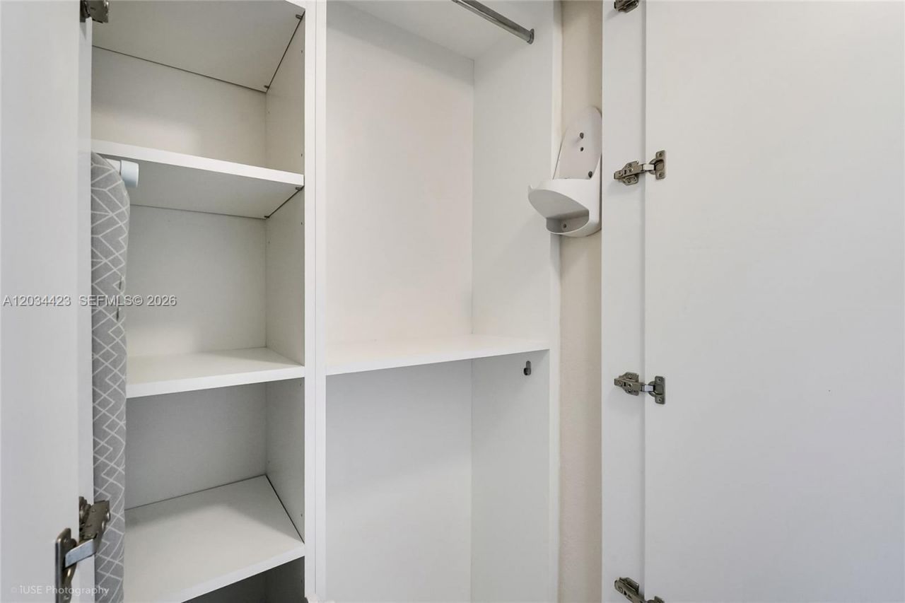 19201 Collins Ave , Unit 827, Sunny Isles Beach, FL 33160 Photo