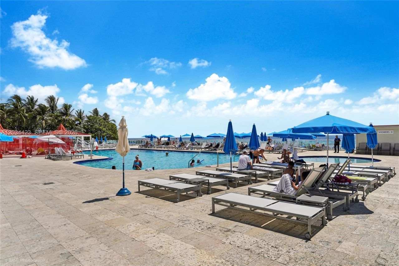 19201 Collins Ave , Unit 827, Sunny Isles Beach, FL 33160 Photo