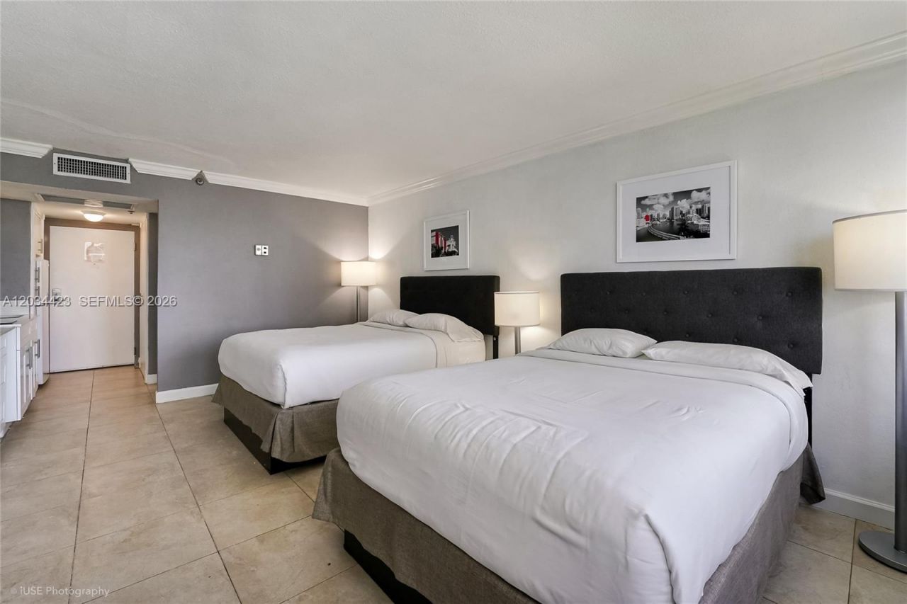 19201 Collins Ave , Unit 827, Sunny Isles Beach, FL 33160 Photo