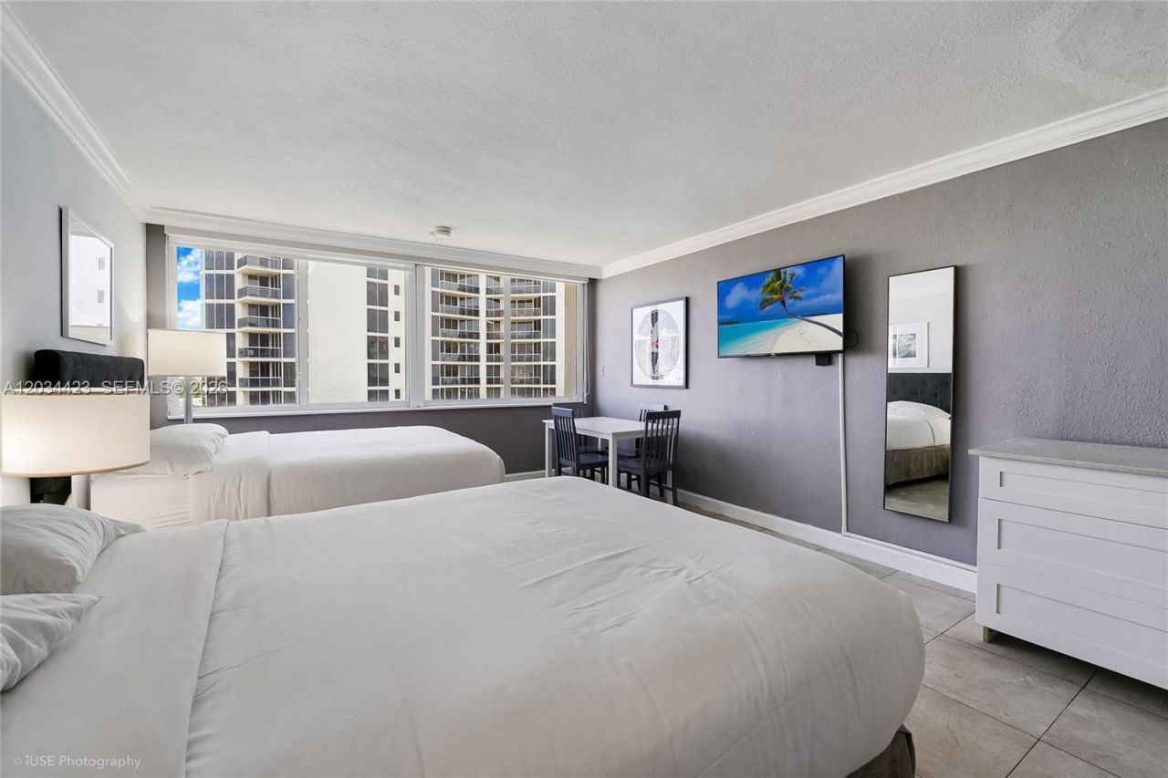 19201 Collins Ave , Unit 827, Sunny Isles Beach, FL 33160 Photo