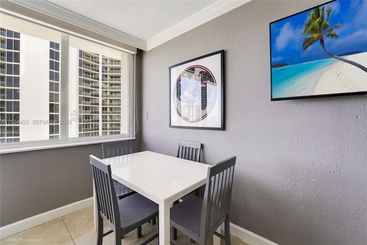 19201 Collins Ave , Unit 827, Sunny Isles Beach, FL 33160 Photo