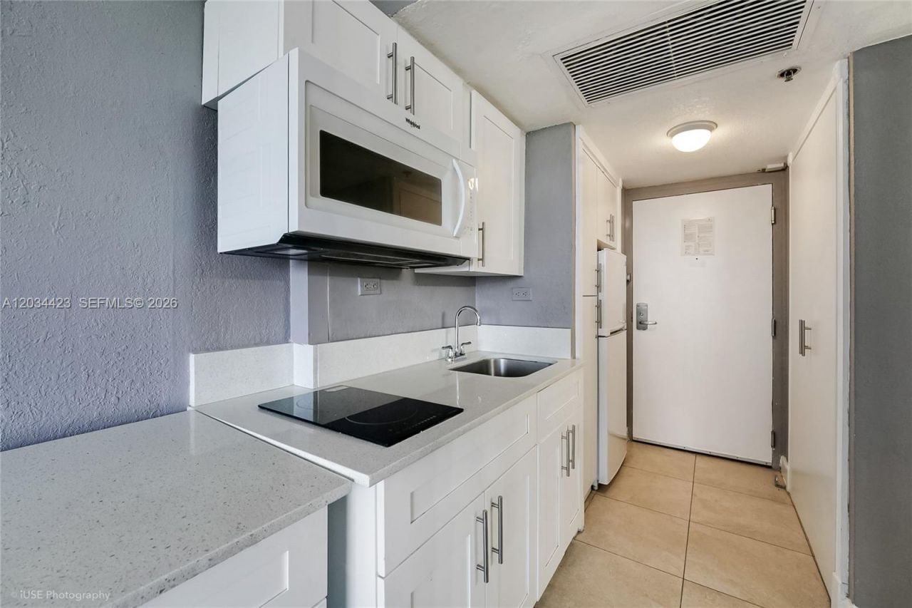 19201 Collins Ave , Unit 827, Sunny Isles Beach, FL 33160 Photo