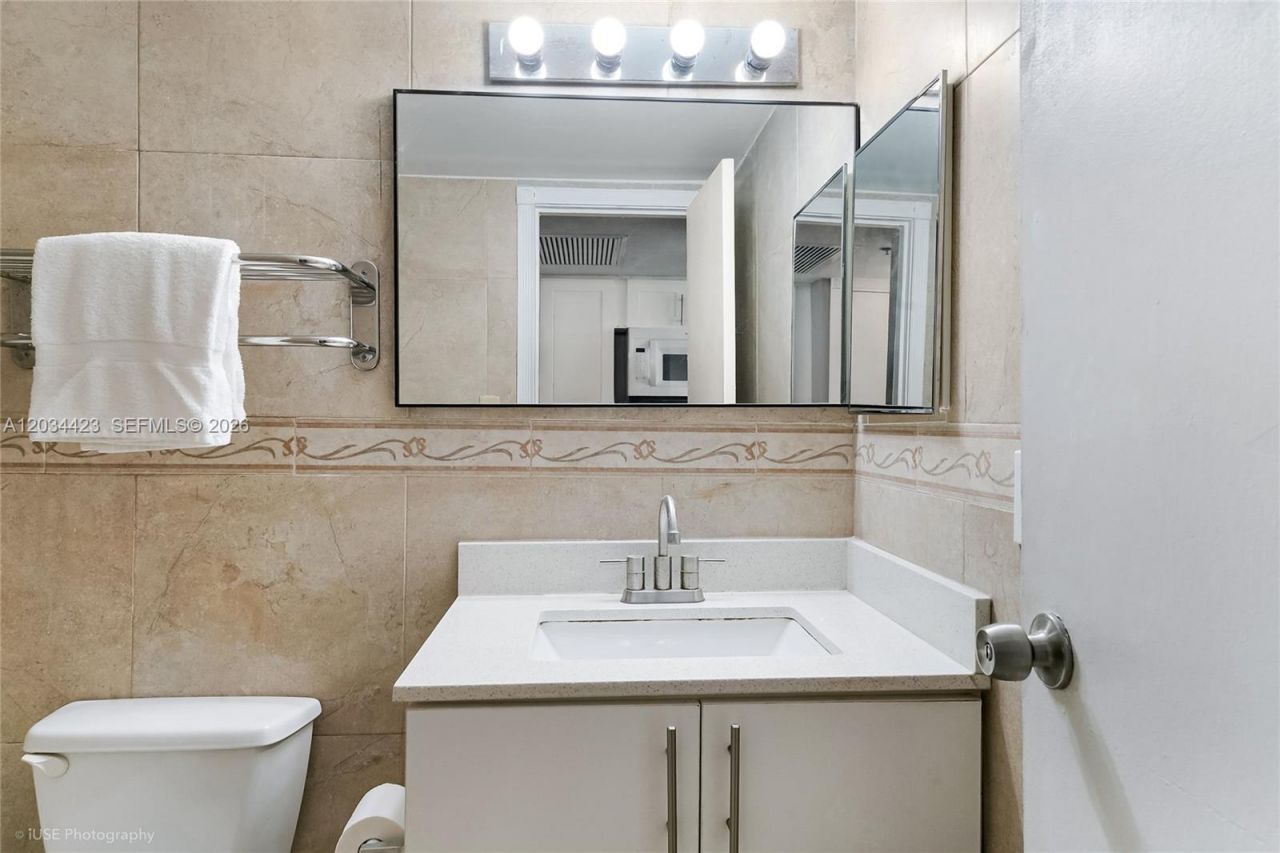 19201 Collins Ave , Unit 827, Sunny Isles Beach, FL 33160 Photo