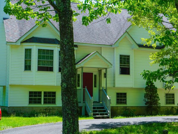 106 Lakeview Court , Milford, PA 18337