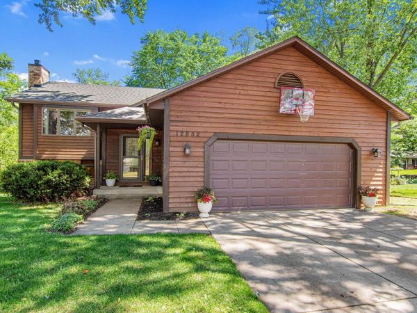 12852 Essex Way , Apple Valley, MN 55124