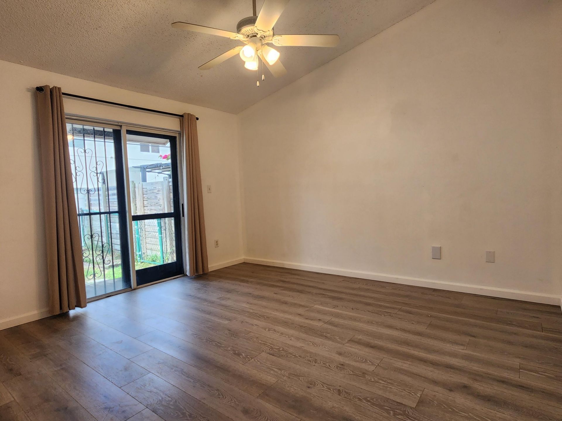 500 NE 3rd Street, Unit 109, Hallandale, FL 33009 Photo